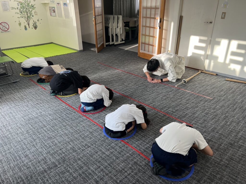 ルナネスト剣道イベント。礼をする子供体