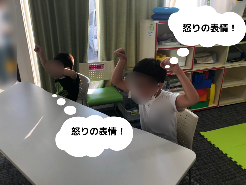 表情をする子供②