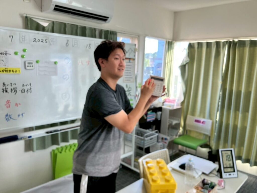 電卓とカプセルの音